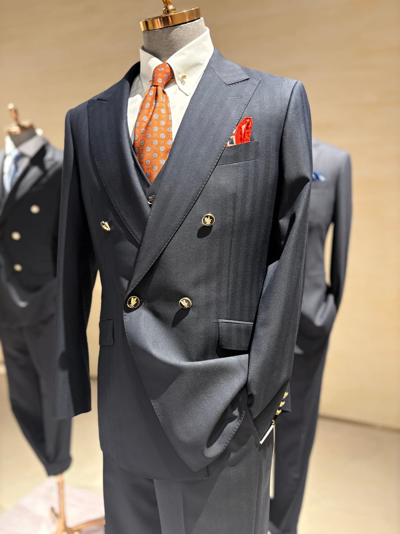 Chest and lapel structure on a canvas jacket