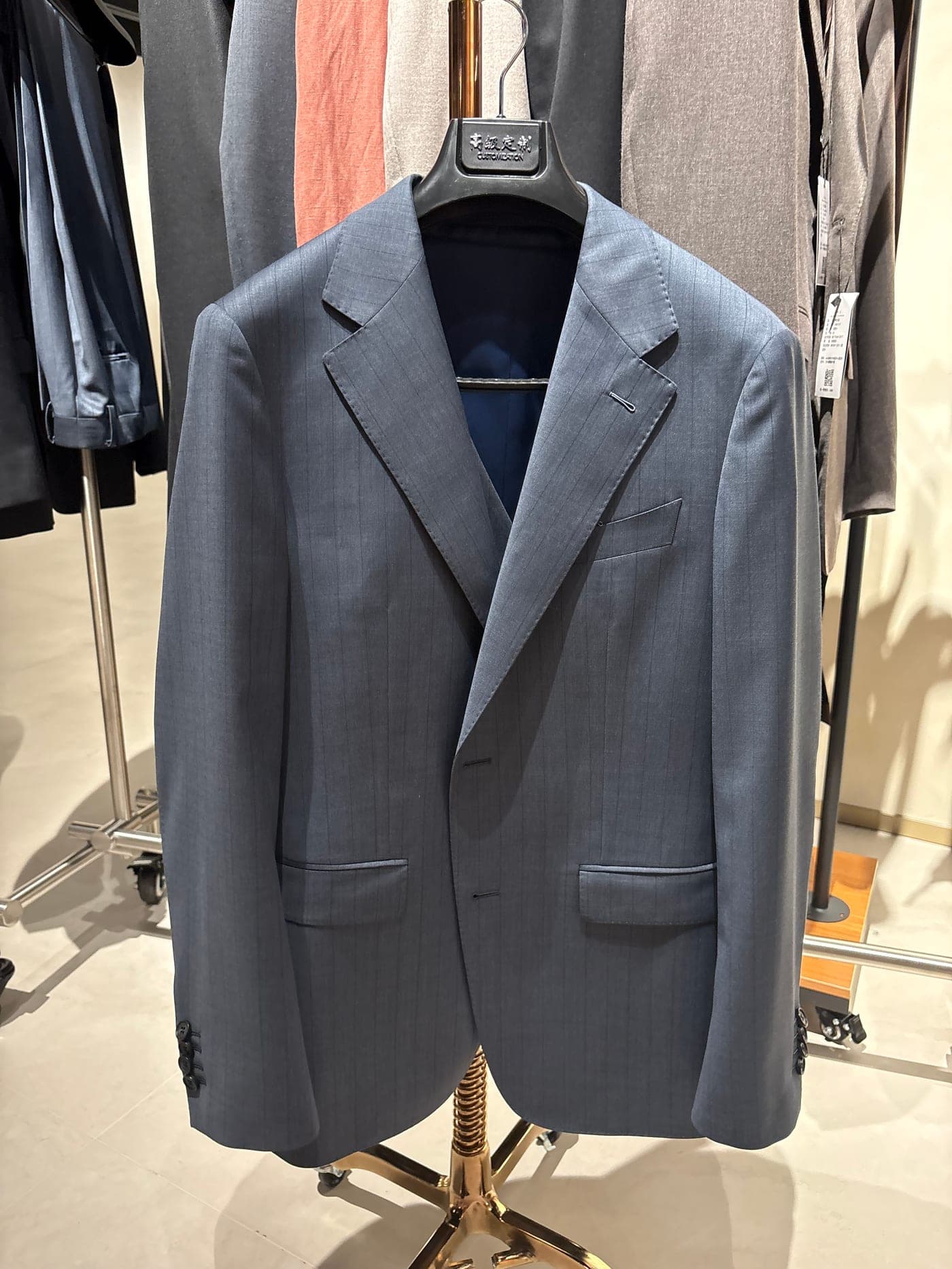 How to Choose a Bespoke Suit Manufacturer in China