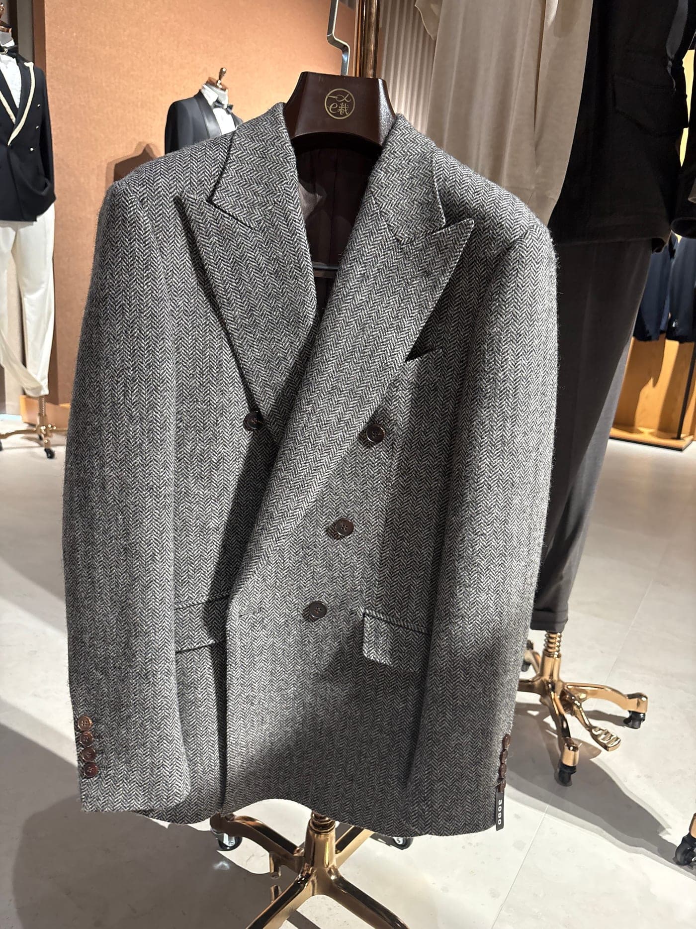 How to Start a Clothing Brand with Low MOQ Manufacturing